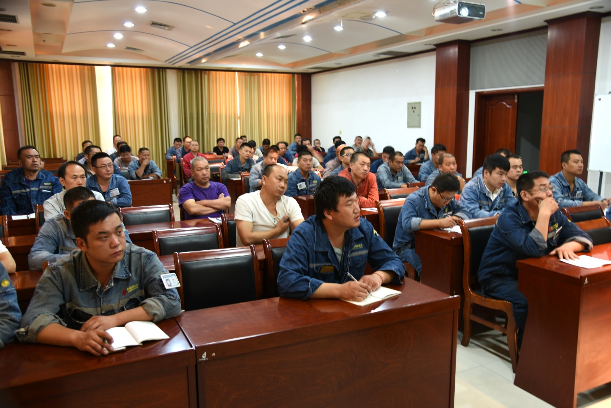 集团安全处对文丰主、西区分厂管理人培训安全知识