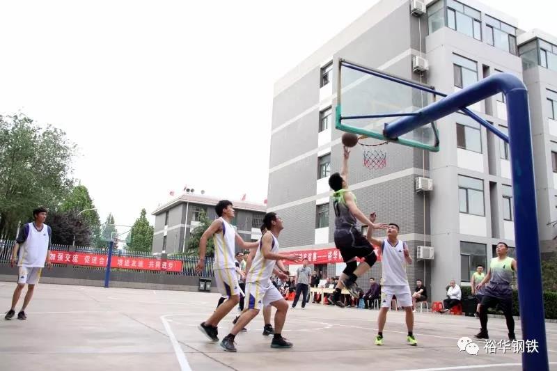 用篮球传递友谊